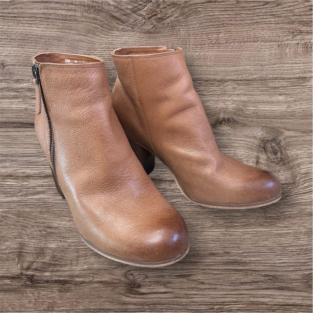 NWOT BP brown leather ankle booties w distressed toes and 3” heel sz 8 M